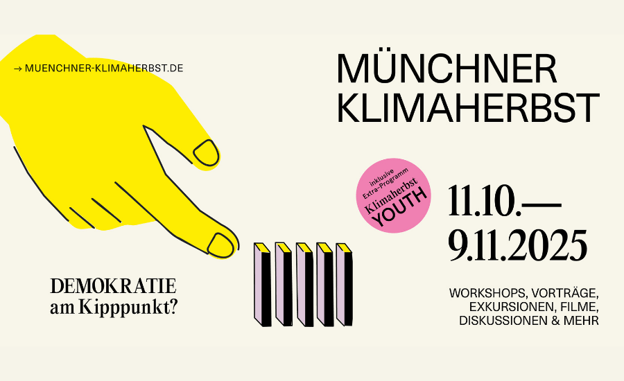 Man sieht auf beige-farbenem Hintergrund eine Hand, die Domino-Steine umkippt. Text im Bild: "Münchner Klimaherbst: 11.10.-9.11.2025 Demokratie am Kipppunkt?"