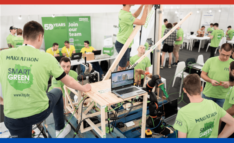Auf dem Bild sind junge Menschen beim MAKEATHON zu sehen, die an ihren Innovationen arbeiten.